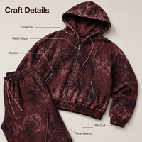 Conjunto de Sudadera con Capucha y Cremallera Completa IKDEER para Hombre, Estampado Abstracto Borgoña, Pantalones Anchos para Lookbook de Estudio, Lanzamiento de Marca