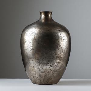 Florero de metal rústico hecho a mano con acabado brillante perfecto para Ideas elegantes de decoración de temporada - Product Image 1