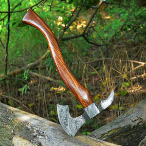 Hache en acier de Damas, style hache de bataille traditionnelle, avec manche durable, outil d'extérieur |   Hache de qualité supérieure à prix avantageux et faible MOQ - Product Image 1
