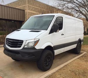 Autocaravana RV Camper Van de Lujo 4x4 de Alta Calidad para 4-6 Personas Estilo Moderno con Suspensión Independiente Venta de Fábrica - Product Image 5