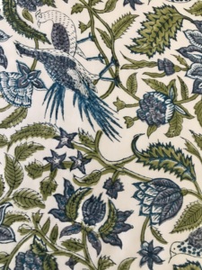 Tissu en coton imprimé à la main, motif paon et floral de style Mughal |   Tissu ethnique indien bleu-vert - Product Image 2