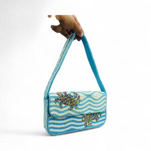Sac à bandoulière à rabat perlé fait main avec motif œil bleu et blanc, accessoire de soirée tendance - Product Image 5