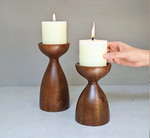 Un ensemble chic de trois bougeoirs modernes en bois conçus pour les bougies - Product Image 2