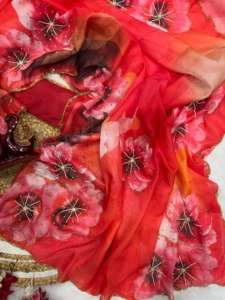 Boutique indienne, grâce et sophistication, ce sari rouge en soie douce à imprimé floral, style traditionnel et contemporain pour femmes - Product Image 2