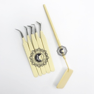 Pinzas de extensión de pestañas profesionales amarillas Lite hechas a mano de acero inoxidable probadas a mano recubrimiento en polvo de punto de plata sostenible - Product Image 2