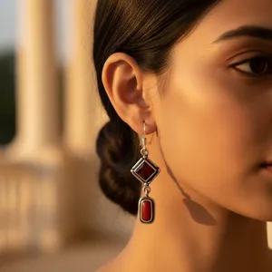 Boucles d'oreilles pendantes géométriques avec incrustation de corail rouge, plaqué argent antique, style vintage pour femmes, bijoux de mariage - Product Image 1
