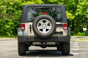 Jeep Wrangler Sport 4x4 Usado en Excelentes Condiciones, Año 2016 - Product Image 4