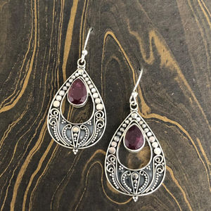 Pendientes de Oro de 18K con Rubí, Zafiro y Diamantes, Diseño Elegante para Bodas, 10.2 Gramos - Product Image 1