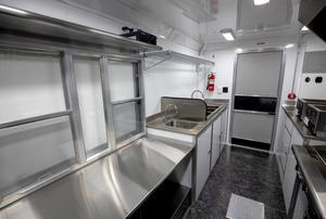 Camión de comida que funciona perfectamente a la venta, completamente abastecido con nuevos equipos de cocina - Product Image 4