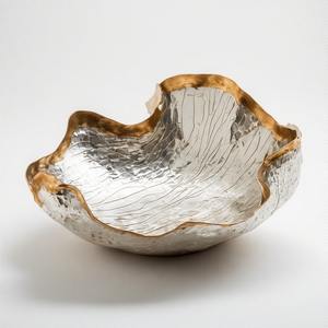 GoldReign Premium Dine Dish Cuenco artesanal de latón martillado Serveware de lujo hecho a mano para un comedor elegante y un encanto atemporal de mesa - Product Image 5