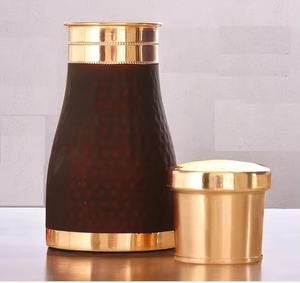 Carafe en cuivre écologique tendance avec des bienfaits antimicrobiens, transforme le rituel de bien-être de l'eau, améliorant ainsi l'espace où elle se trouve - Product Image 2