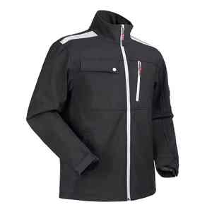 Veste softshell prête pour le froid offrant un ajustement flexible, un soutien thermique et des performances durables pour l'entraînement en plein air - Product Image 1