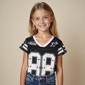 Maillot de football conçu pour les jeux à haute énergie, la construction respirante et légère offre une ventilation active facile à bouger - Product Image 2