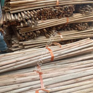 Palo de escoba de madera Natural más vendido con cabeza larga de PVC muchas longitudes 70cm 80cm 120cm 2,2 cm recogedor para uso en el hogar - Product Image 2