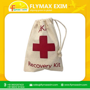 Sacs-cadeaux pliants en coton doux avec logo personnalisé de couleur unie naturelle de taille moyenne pour les mariages et autres cérémonies en vente - Product Image 6