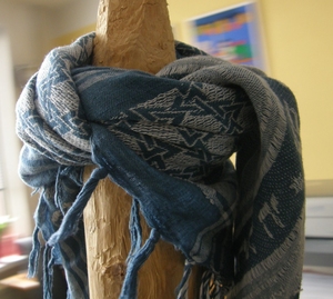 Bufanda impresa Tela Material ligero de alta calidad Servicio de etiqueta blanca Suministro a granel Perfecto para pedidos de moda - Product Image 4