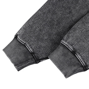 Vente en gros de sweat à capuche graphique brut délavé vintage en éponge française sweats à capuche en détresse pour hommes avec cordon de serrage - Product Image 3