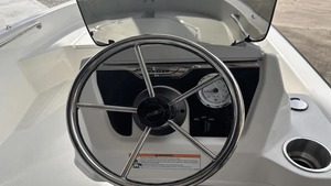 Nouveau bateau solide et durable 45qt BostonWhaler 160/130 Super Sport Console siège latéral refroidisseur Style de luxe remorque gratuite à durée limitée - Product Image 5