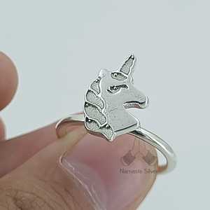 Anillo de Plata Hecho a Mano con Unicornio, Chapado en Oro de 18K, Joyería con Incrustaciones, Anillo de Plata de Ley para Niños, Regalo Único y Mágico - Product Image 3