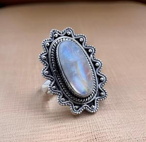 Bague en argent sterling 925 faite à la main avec pierre de lune ovale sertie clos, classique, unisexe, pour mariage, anniversaire ou fête - Product Image 1