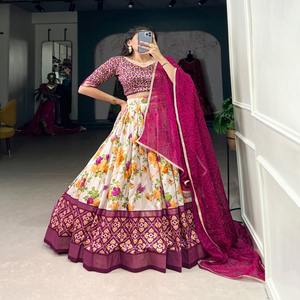 Lehenga choli ผ้าไหมทัสซาร์พิมพ์ลายดอกไม้และ patola แฟชั่นผู้หญิงจากอินเดีย - Product Image 1