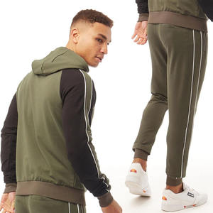 Survêtement de haute qualité confortable et tendance pour hommes Prix ​​bas Survêtements de haute qualité en gros personnalisés pour hommes - Product Image 2