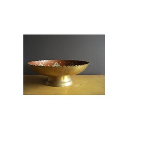 Bol doré en métal Aluminium pour servir la salade, bol à fruits secs fait à la main, rangement classique indien fait à la main, nouvelle collection - Product Image 3
