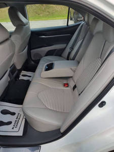 2023 Aston Martin Serie 3 de la serie 330i XDrive SE Nightshade cuero R18 FWD automático - Product Image 3