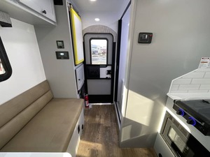 รถพ่วงเดินทางรุ่นใหม่ปี 2026 Soaring E-a-g-l-e Campers A-e-r-i-e 8.0 - Product Image 3