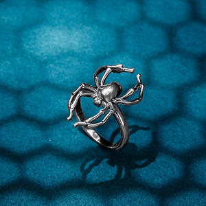 Bague pour homme Jeulia Spider Magic en acier inoxydable plaqué - Product Image 5