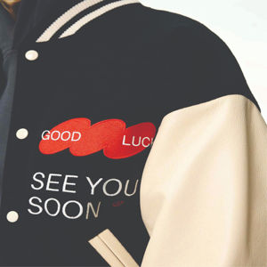 Vestes de baseball varsity en laine unie personnalisées de haute qualité, manches en cuir, broderie chenille, logo sur le devant, col montant, pour hommes - Product Image 5