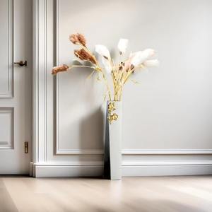 Elegante jarrón largo de metal plateado con intrincado diseño floral dorado para centro de mesa de decoración del hogar de lujo y exhibición de eventos - Product Image 5