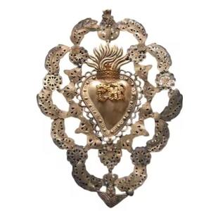 Adorno de Corazón Sagrado de Metal, Colgante de Corazón Dorado con Diseño de Sol y Llamas, Decoración Católica para Colgar en la Pared - Product Image 3