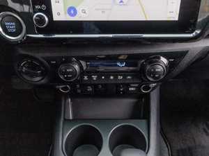 Camioneta Toyota Hilux DC SRS 2.4 MT 2024 Usada, Limpia, de Primera Calidad, Diésel - Product Image 6