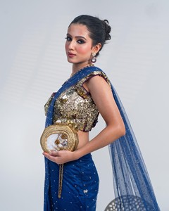 กระเป๋าคลัทช์ประดับมุกสุดหรูพร้อมดีไซน์รูปพระจันทร์ครึ่งเสี้ยวทันสมัยและเป็นมิตรกับสิ่งแวดล้อมสำหรับงานแต่งงานตอนเย็น - Product Image 3