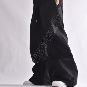 Pantalon de neige noir pour l'extérieur avec cordon de serrage réglable inspiré du streetwear Tissu imperméable et design extra baggy - Product Image 1
