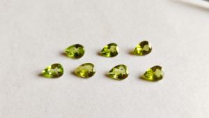 เพอริดอตสีเขียวมรกตทรงวงรีลูกแพร์ธรรมชาติตัดแบบหลวมผลิตตามสั่ง - Product Image 3