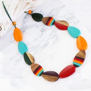 Collier pendentif en résine irrégulière personnalisé en forme de larme avec chaîne épaisse plaquée or, collier ras du cou pour femmes - Product Image 3