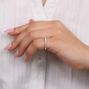 Bague de mariage demi-éternité en diamant rond de culture élégante LR31260 - Product Image 3