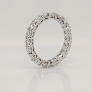 Anillo de compromiso y aniversario de lujo de plata de ley 925 con moissanita para mujer, banda de eternidad con engaste de púas, a la moda - Product Image 2