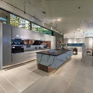 Gabinetes de Cocina Estilo Europeo 2025 de Alta Gama, Madera de Pino Sólida, Acabado en Laca MDF, Ecológicos y Resistentes al Agua - Product Image 1