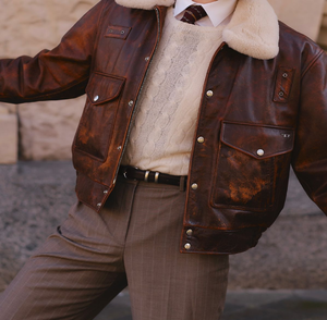 Veste en cuir marron vieilli, avec une manchette et un col côtelés classiques, parfaits pour une esthétique vintage, au prix de gros - Product Image 3