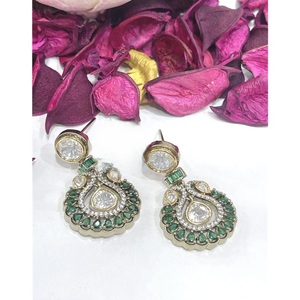 Pendientes largos de polki kundan chapados en oro de calidad premium y elegantes para mujeres y niñas, para usar en bodas, colección festiva. - Product Image 1