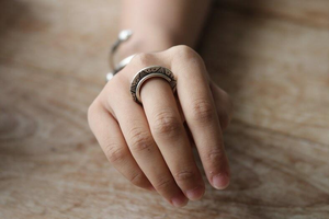 Bague ajustable inspirée d'une aileron de poisson, faite à la main en argent sterling 925, bijoux bohème hippie artisanal pour femmes, vente en gros, approvisionnement en usine - Product Image 2