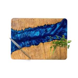 La mejor tabla de cortar cuadrada de madera con mango de 12mm de espesor, duradera y sostenible, apta para lavavajillas de Crescent Crafts - Product Image 4