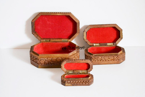 Tradebyd table de chevet en bois massif sculpté exquis meubles faits à la main pour intérieurs de chambre de luxe - Product Image 5