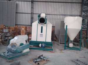 Refroidisseur de granulés à contre-courant CF Nouvelle machine à haute productivité pour refroidir et sécher les granulés - Product Image 3