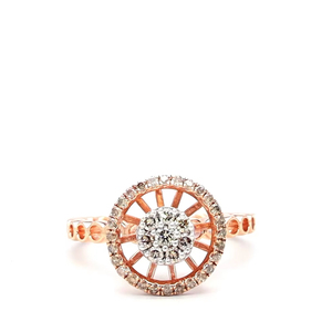Anillo de diamante de laboratorio de racimo de Halo redondo inspirado en la rueda de oro rosa de 14 quilates para ocasiones de boda - Product Image 1