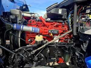 Camión Semirremolque Sleeper de Alto Rendimiento 2022 567 de Tres Ejes - Dormitorio de Techo Medio de 80 Pulgadas, 565HP, Automático de 18 Velocidades, Listo para Envío Mundial - Product Image 6