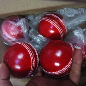 Nouveauté, balles de cricket internationales personnalisées avec couleur et logo personnalisés, balles en cuir de cricket pour l'extérieur - Product Image 5